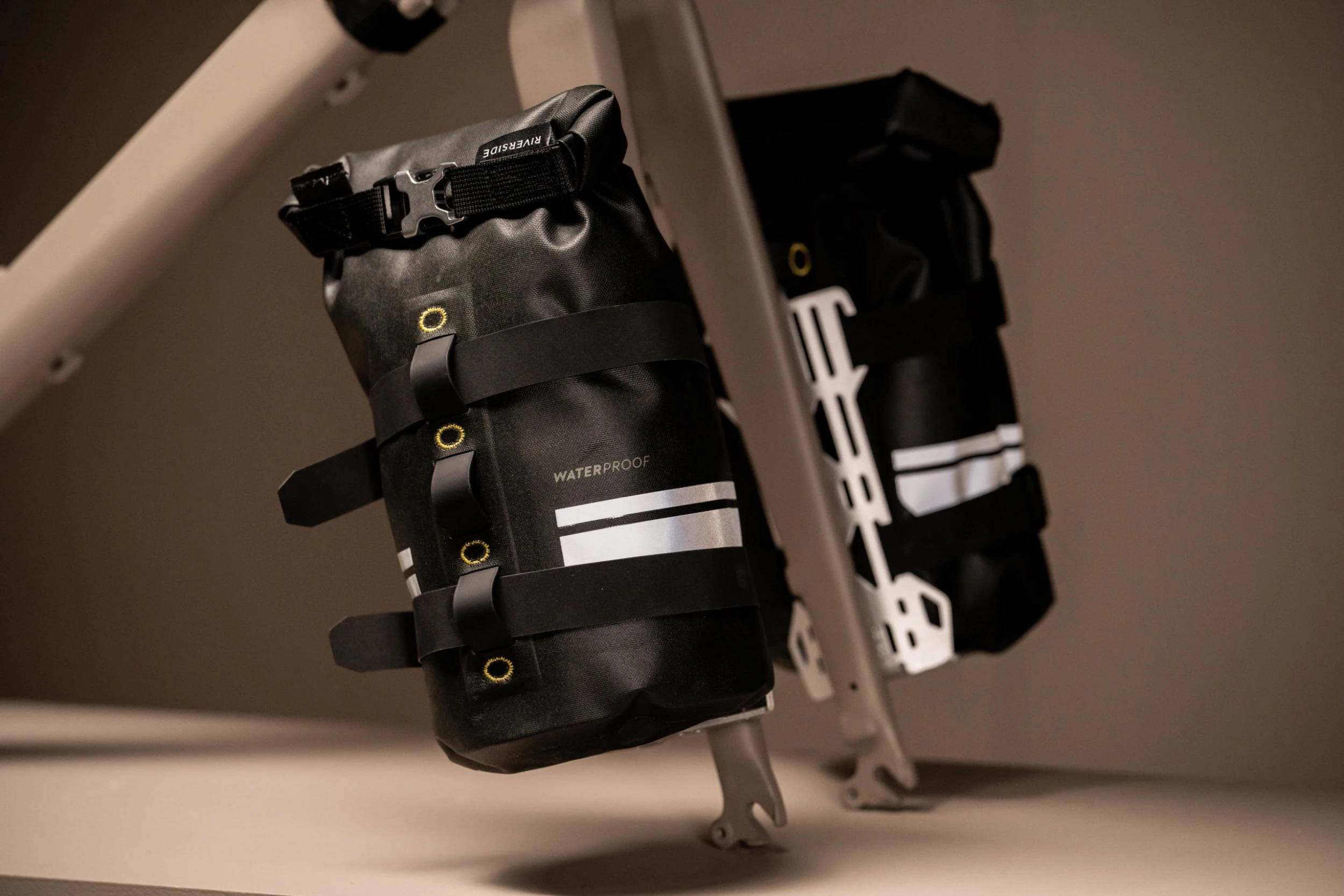 Riverside 4L IPX6 Waterproof Bikepacking Fork Bag 8 Riverside 4L IPX6 Waterproof Bikepacking Fork Bag - Image 6